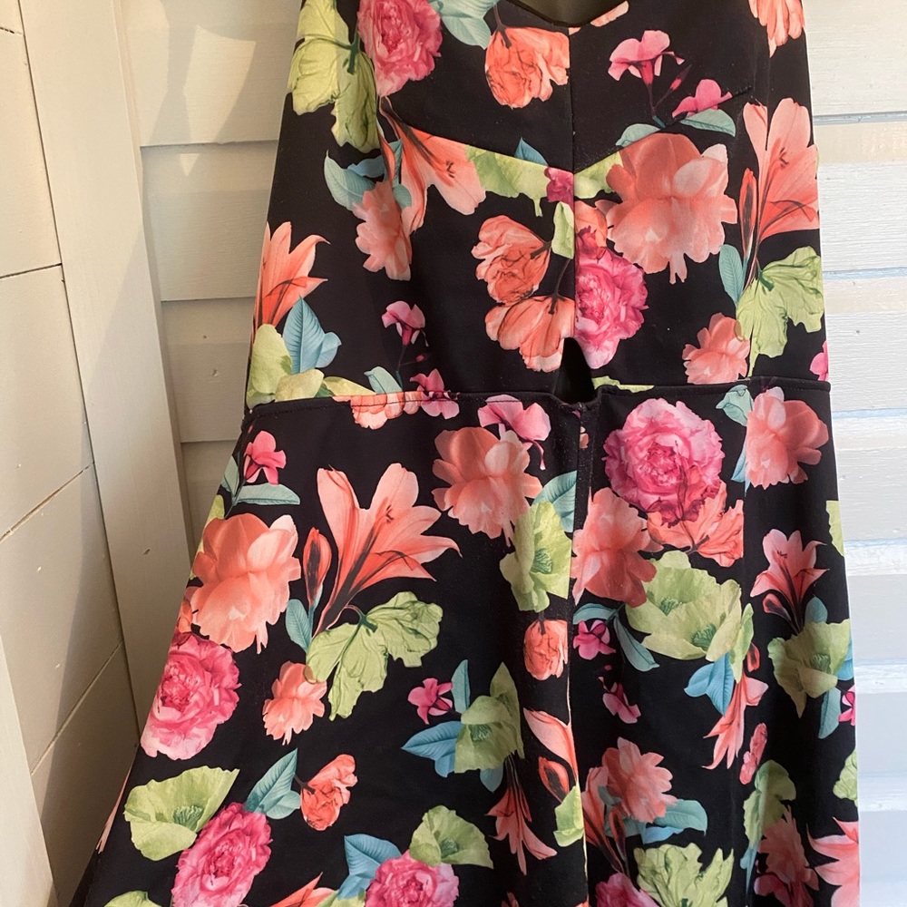 Dress - Picture 3 of 3